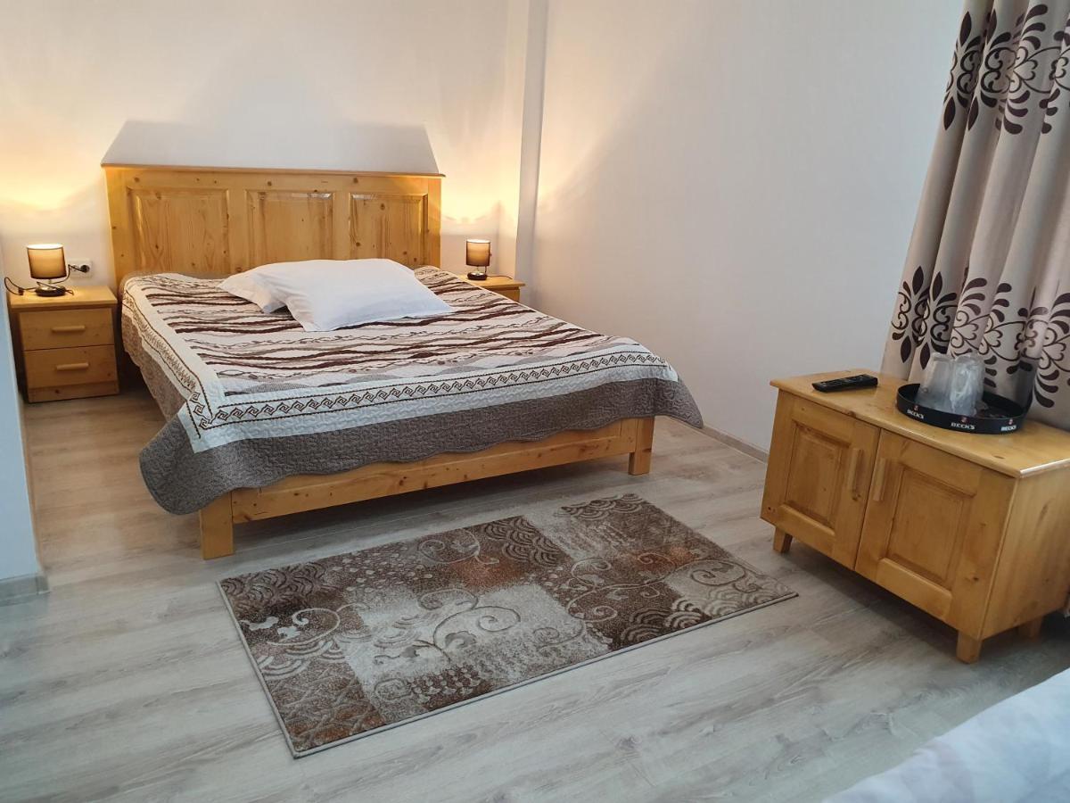 Pensiunea Ronicson Milostea Buitenkant foto
